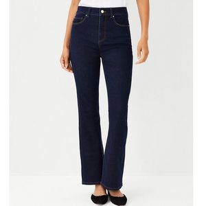 Ann Taylor Curvy Sculpting Pocket High Rise Boot Cut Jeans Classic Rinse 28 6